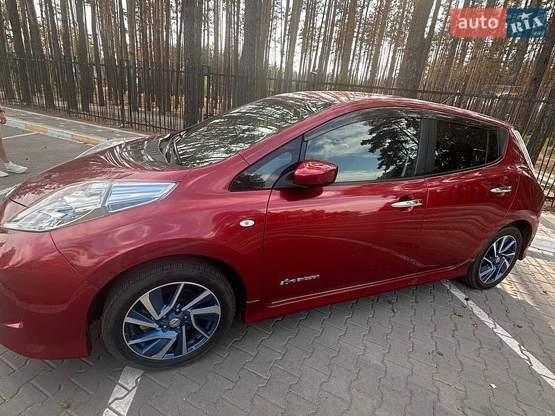 Хэтчбек Nissan Leaf 2016 в Киеве