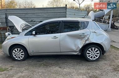 Хетчбек Nissan Leaf 2015 в Дніпрі