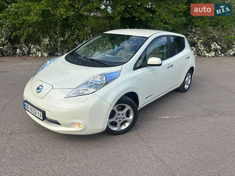 Хэтчбек Nissan Leaf 2012 в Южноукраинске