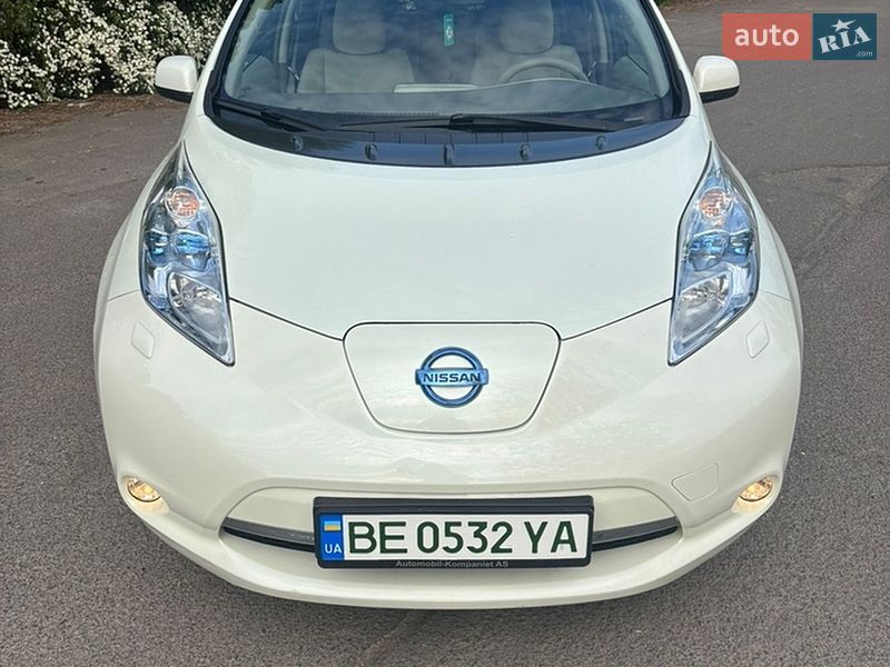 Хэтчбек Nissan Leaf 2012 в Южноукраинске