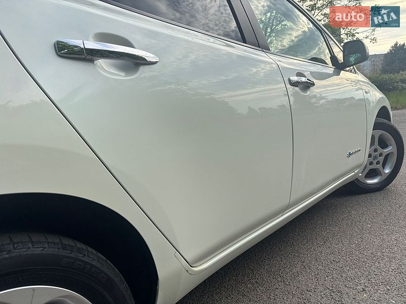 Хэтчбек Nissan Leaf 2012 в Южноукраинске