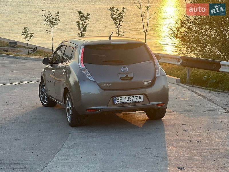 Хэтчбек Nissan Leaf 2014 в Николаеве