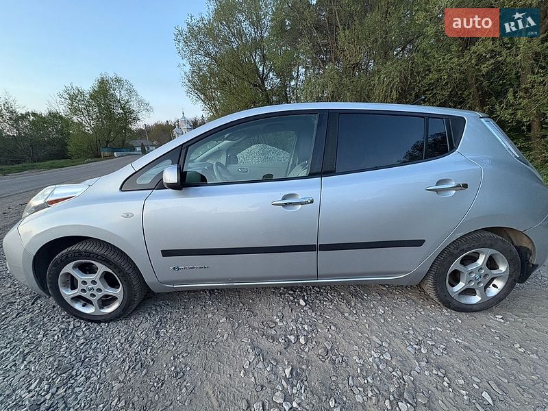 Хэтчбек Nissan Leaf 2012 в Ивано-Франковске