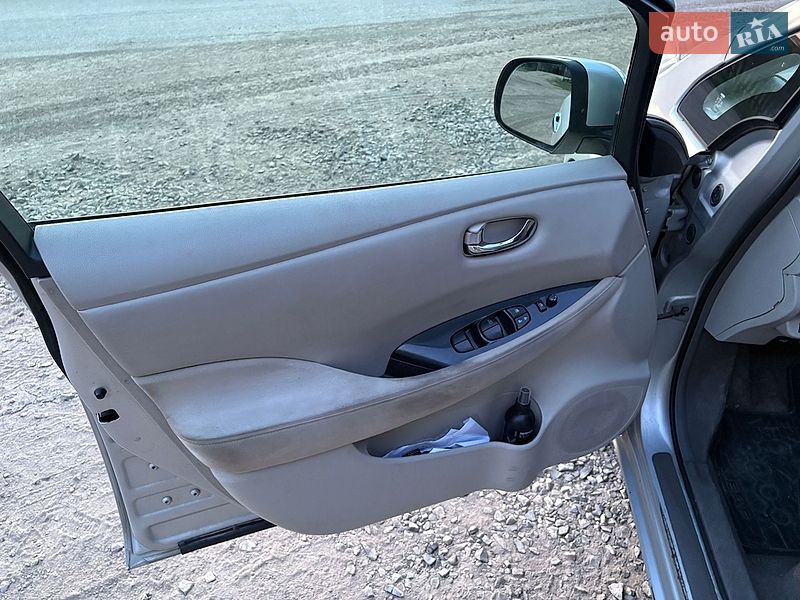 Хэтчбек Nissan Leaf 2012 в Ивано-Франковске