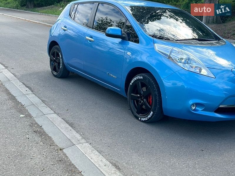 Хэтчбек Nissan Leaf 2012 в Бурштыне