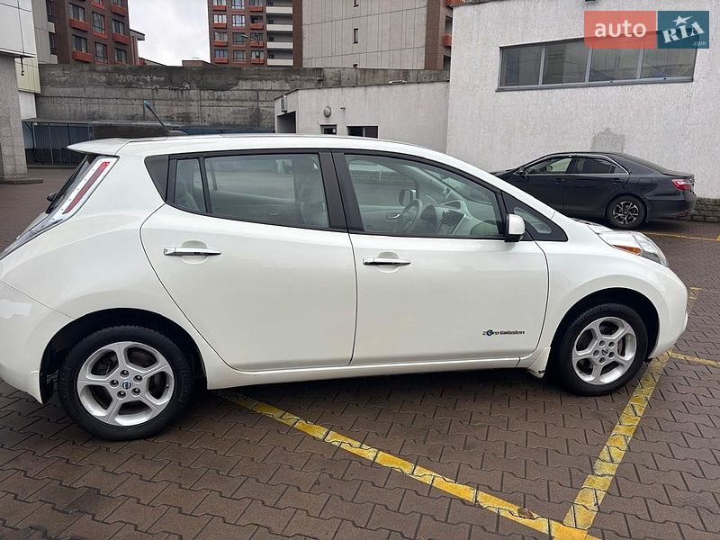 Хэтчбек Nissan Leaf 2013 в Киеве