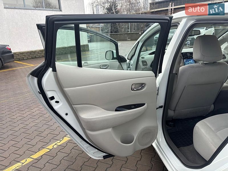 Хэтчбек Nissan Leaf 2013 в Киеве