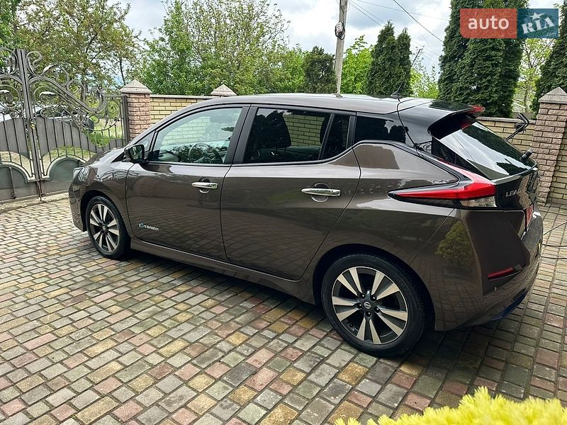 Хэтчбек Nissan Leaf 2018 в Черновцах