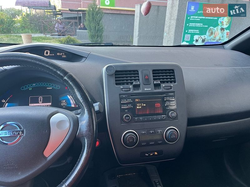 Хэтчбек Nissan Leaf 2013 в Киеве