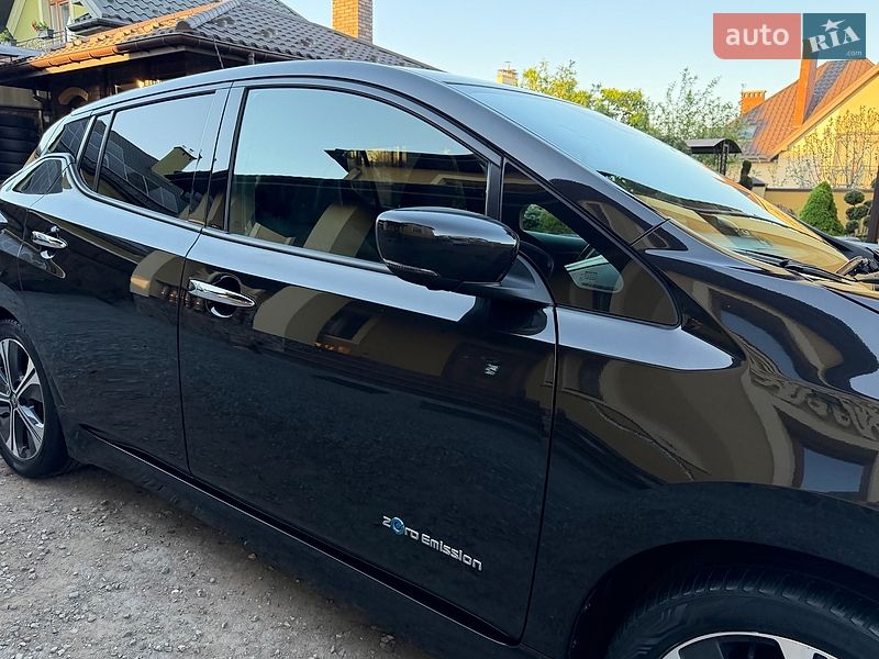 Хэтчбек Nissan Leaf 2019 в Львове
