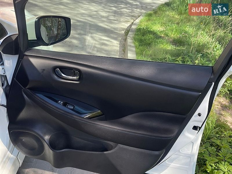 Хэтчбек Nissan Leaf 2021 в Тернополе