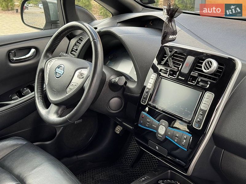 Хэтчбек Nissan Leaf 2015 в Стрые