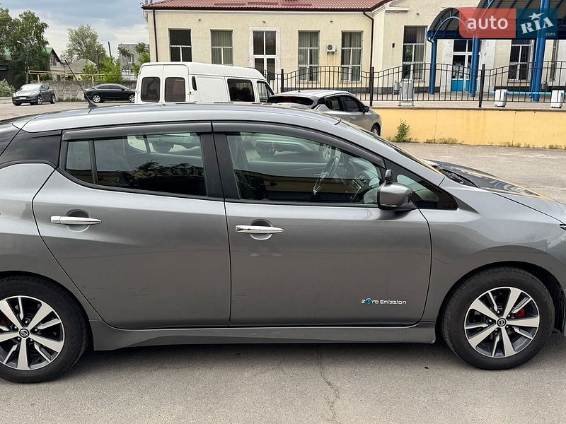 Хэтчбек Nissan Leaf 2019 в Днепре
