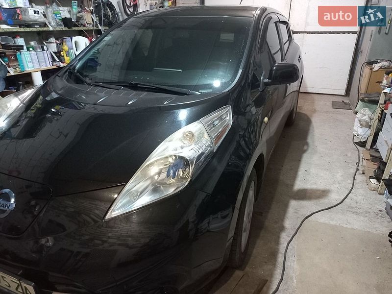 Хэтчбек Nissan Leaf 2013 в Новомосковске
