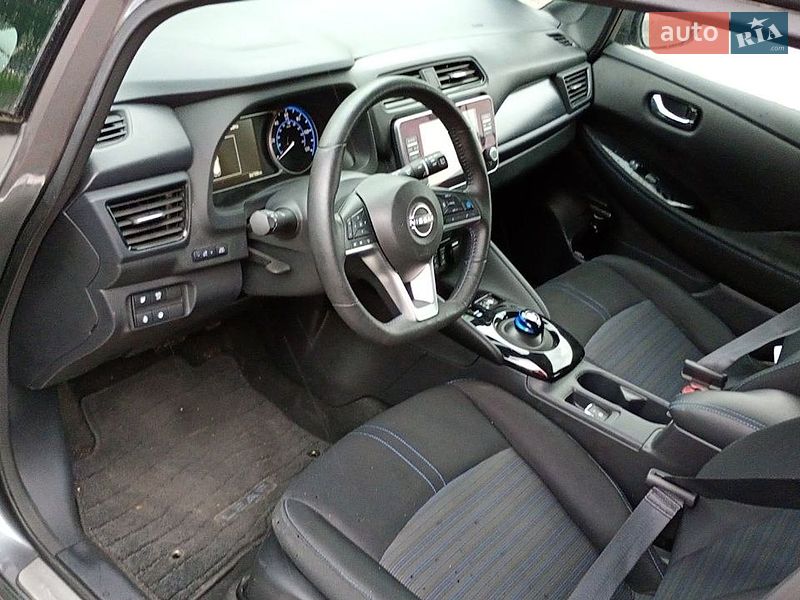 Хетчбек Nissan Leaf 2023 в Дніпрі