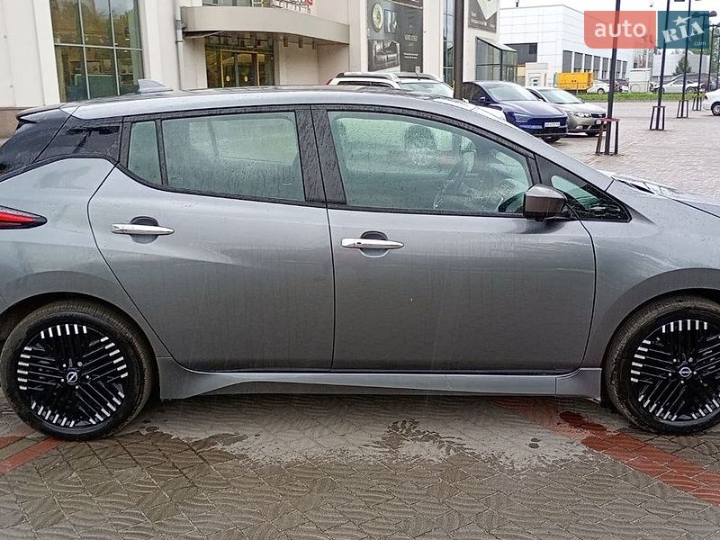 Хетчбек Nissan Leaf 2023 в Дніпрі