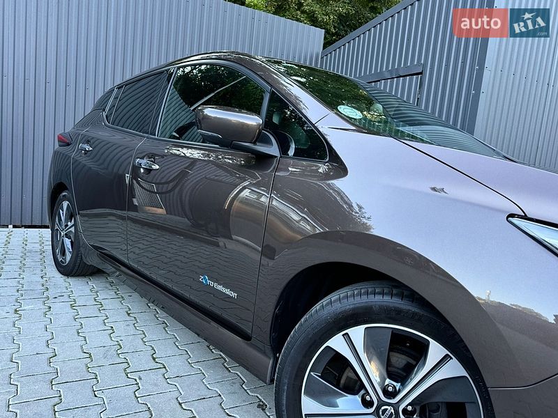 Хэтчбек Nissan Leaf 2018 в Дрогобыче