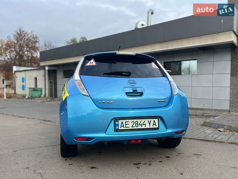 Хэтчбек Nissan Leaf 2011 в Каменском
