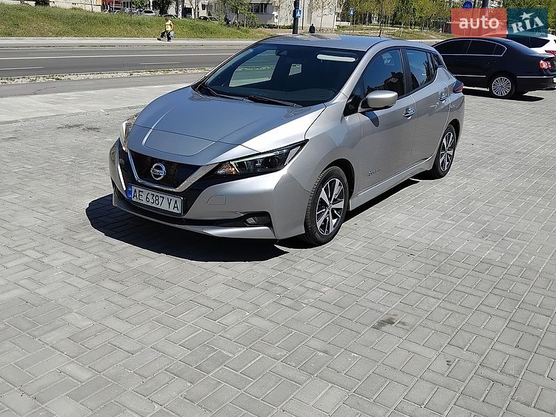 Хэтчбек Nissan Leaf 2018 в Днепре