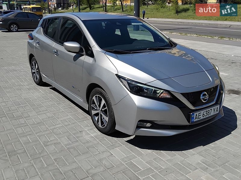 Хетчбек Nissan Leaf 2018 в Дніпрі