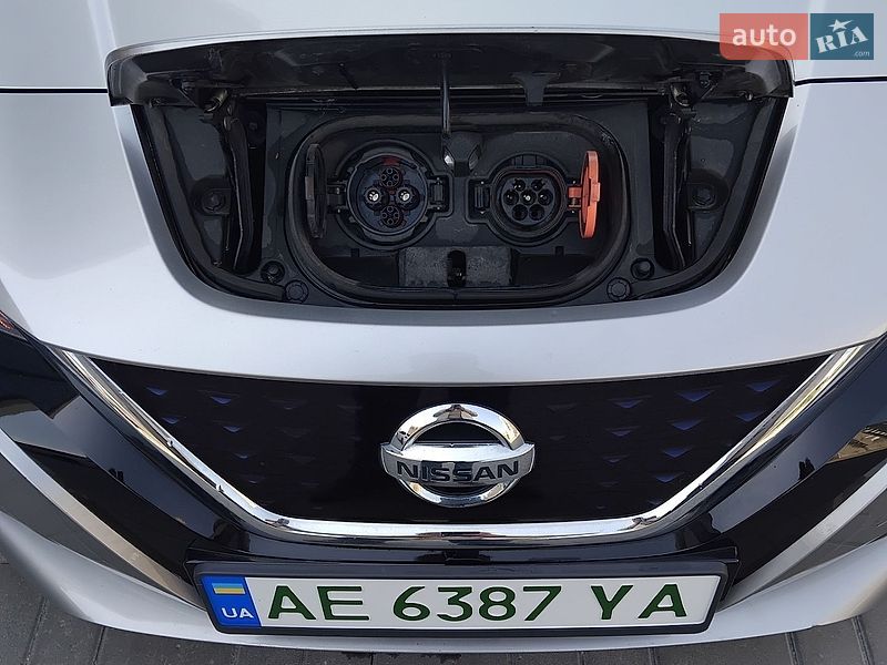 Хэтчбек Nissan Leaf 2018 в Днепре