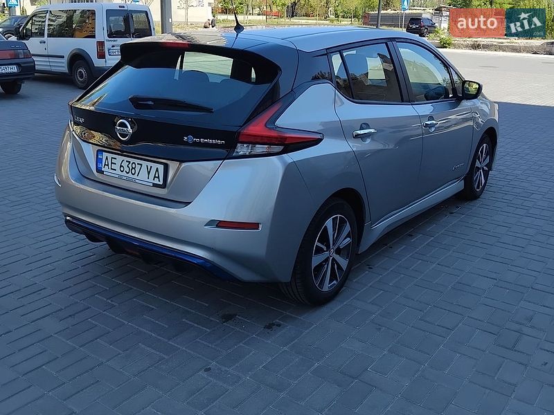 Хетчбек Nissan Leaf 2018 в Дніпрі