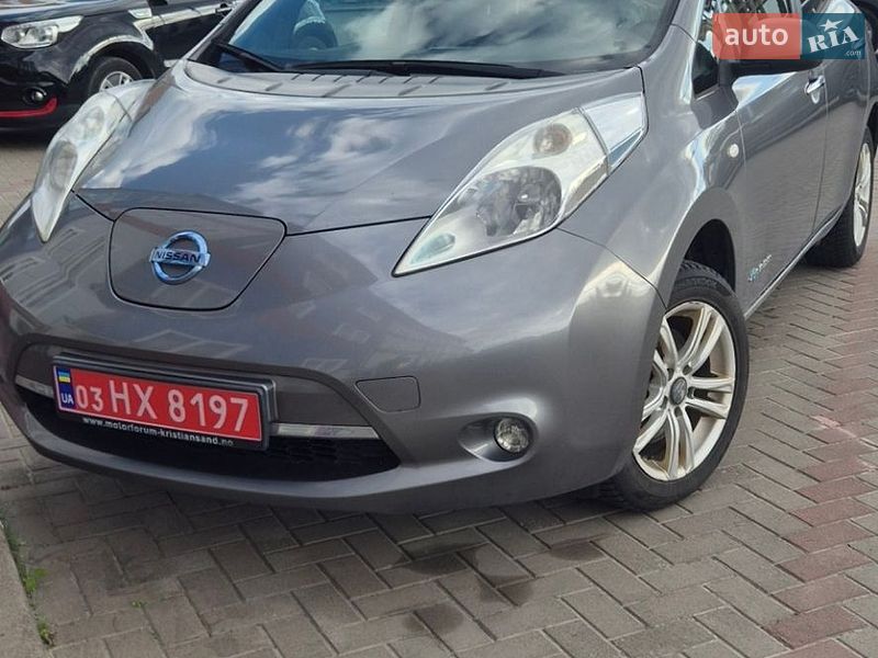 Хэтчбек Nissan Leaf 2015 в Львове