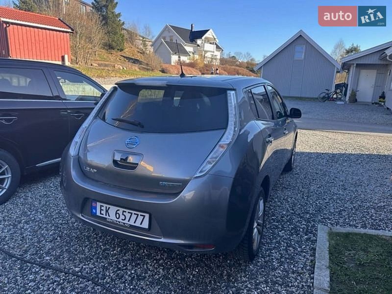 Хэтчбек Nissan Leaf 2015 в Львове