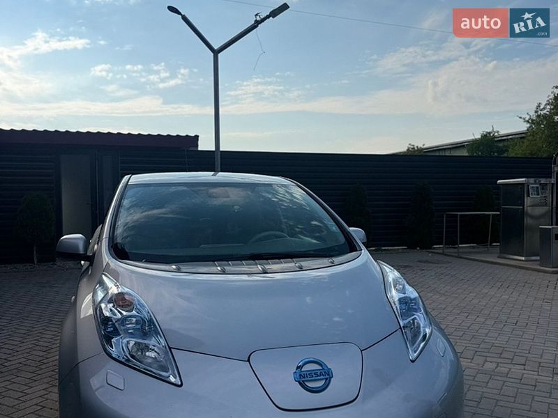 Хэтчбек Nissan Leaf 2012 в Ивано-Франковске