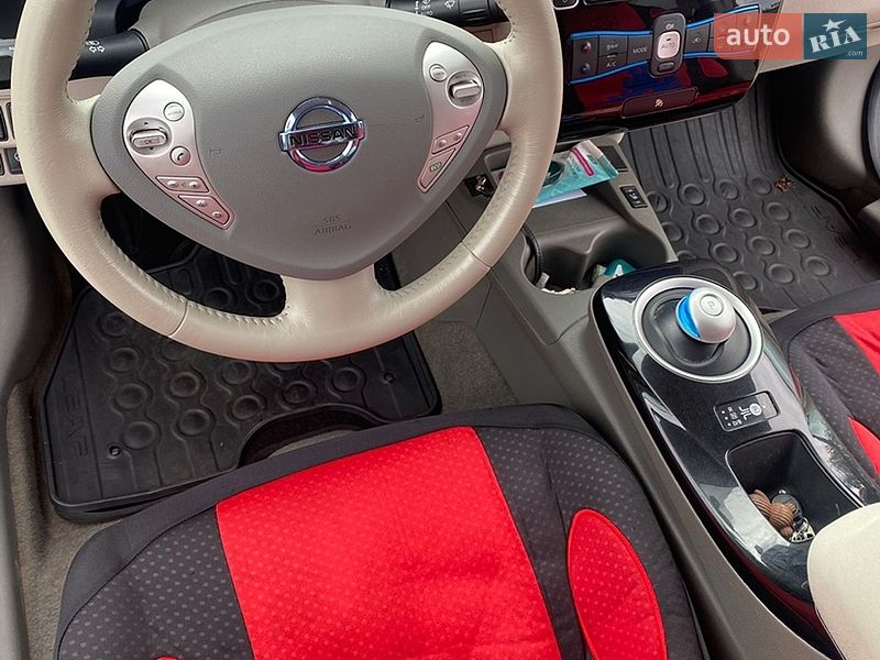 Хэтчбек Nissan Leaf 2015 в Житомире