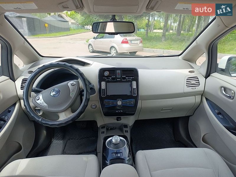 Хетчбек Nissan Leaf 2015 в Житомирі