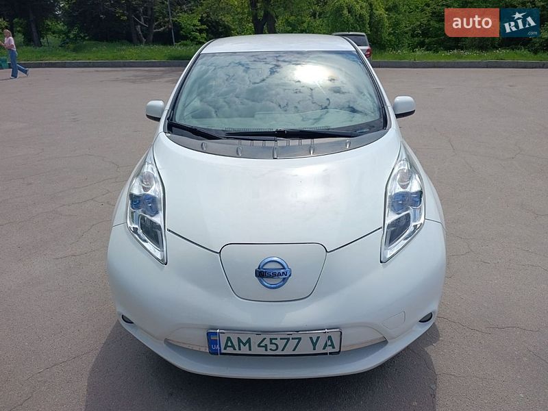 Хетчбек Nissan Leaf 2015 в Житомирі
