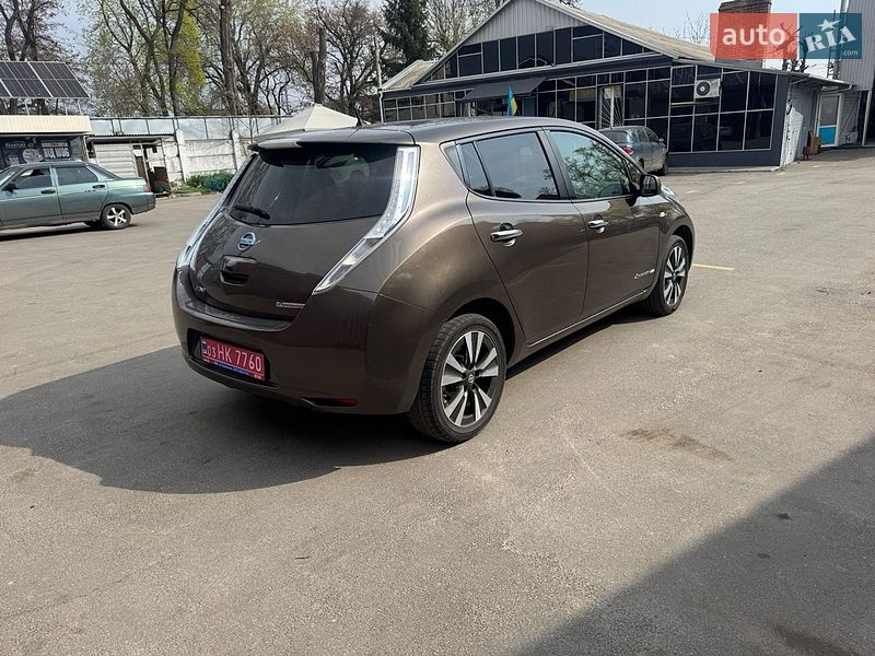 Хэтчбек Nissan Leaf 2015 в Кременчуге
