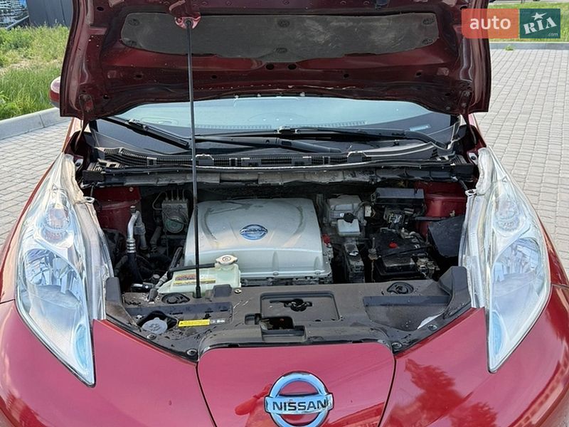Хетчбек Nissan Leaf 2015 в Ужгороді