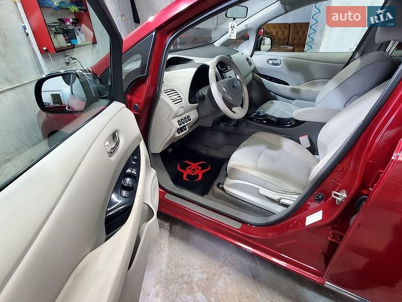 Хэтчбек Nissan Leaf 2013 в Тернополе