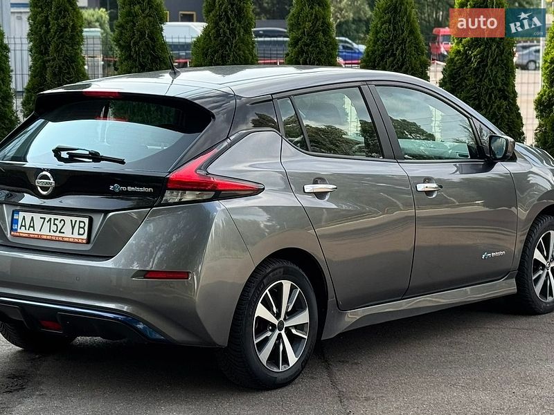 Хэтчбек Nissan Leaf 2019 в Киеве