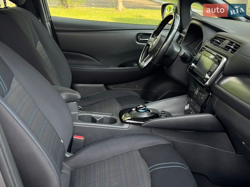 Хэтчбек Nissan Leaf 2019 в Киеве