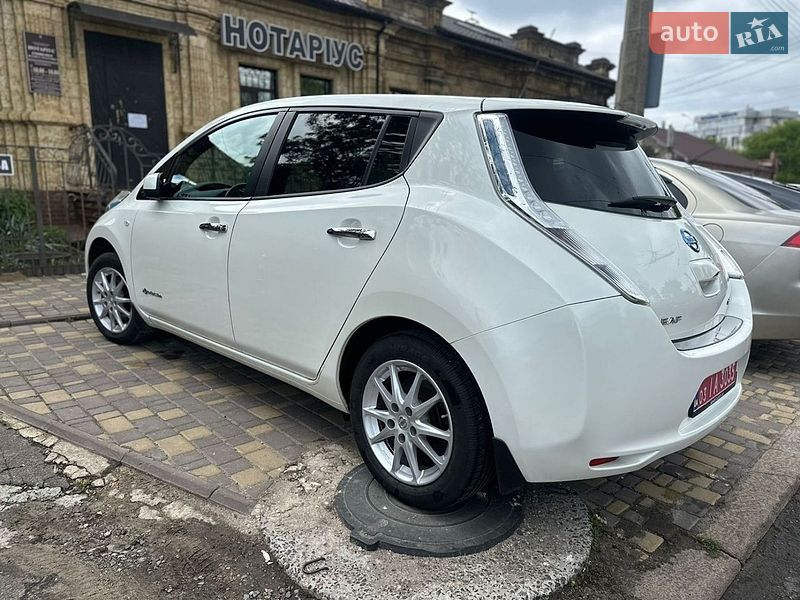 Хэтчбек Nissan Leaf 2017 в Николаеве