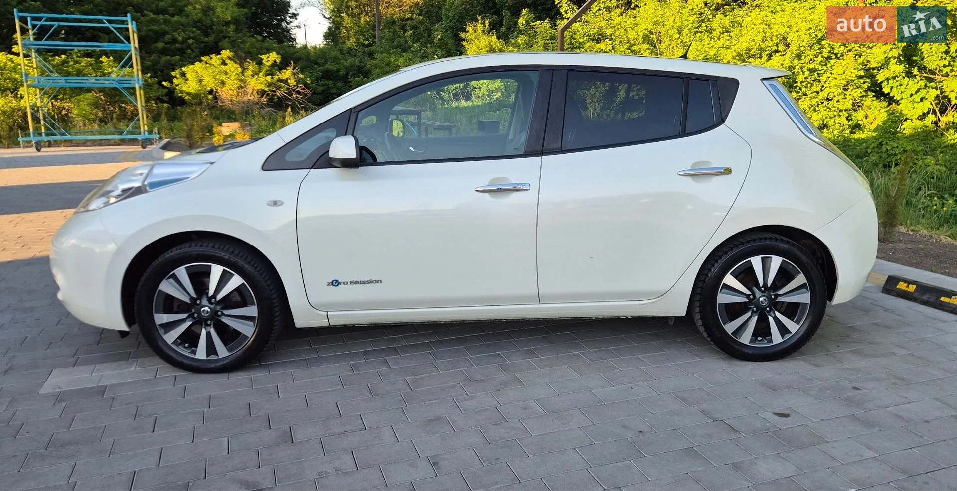 2015 Nissan Leaf - мініатюра 11