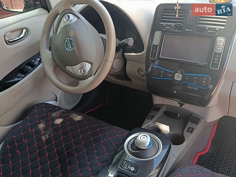Хетчбек Nissan Leaf 2011 в Городку