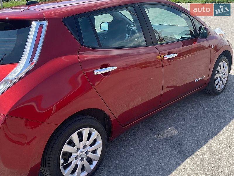 Хэтчбек Nissan Leaf 2015 в Чернигове