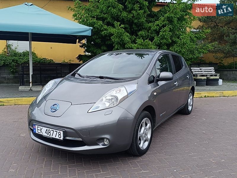 Хэтчбек Nissan Leaf 2015 в Ровно