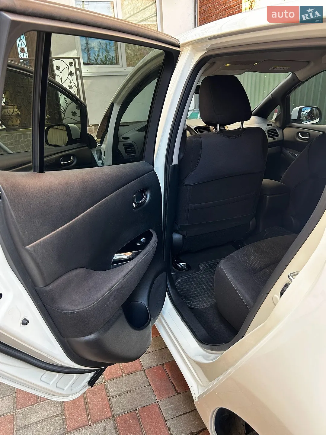 2015 Nissan Leaf - мініатюра 18