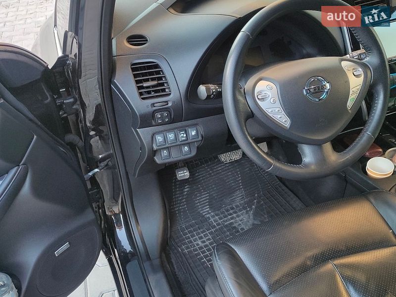 Хэтчбек Nissan Leaf 2015 в Тернополе