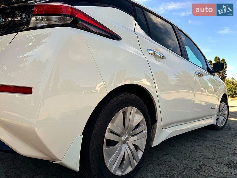 Хетчбек Nissan Leaf 2019 в Дубні