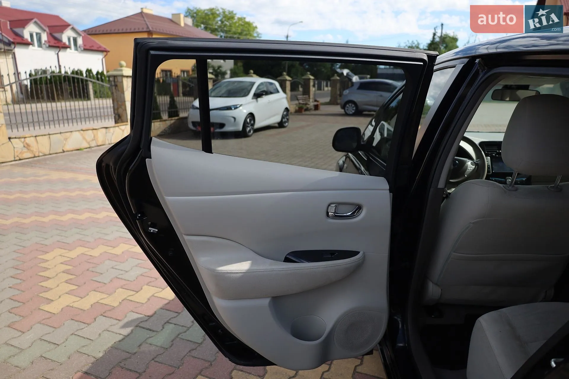 2011 Nissan Leaf - мініатюра 43