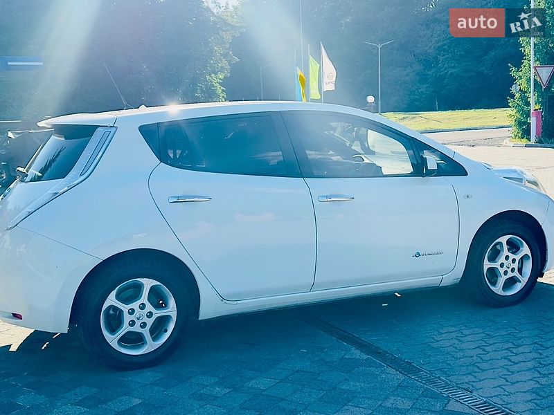 Хэтчбек Nissan Leaf 2017 в Львове