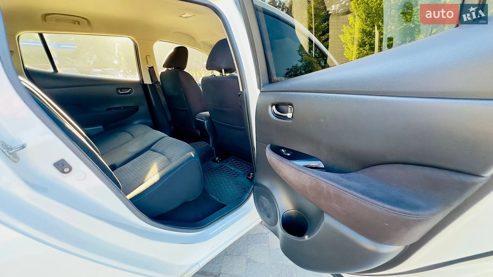 2017 Nissan Leaf - мініатюра 15
