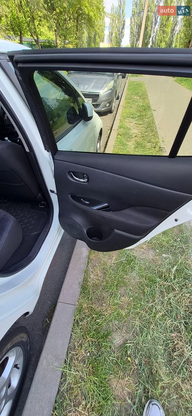 2013 Nissan Leaf - мініатюра 10