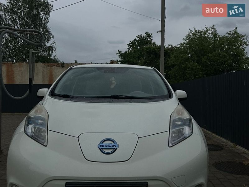 Хэтчбек Nissan Leaf 2011 в Старой Жадовой фото 2 Хэтчбек Nissan Leaf 2011 в Старой Жадовой